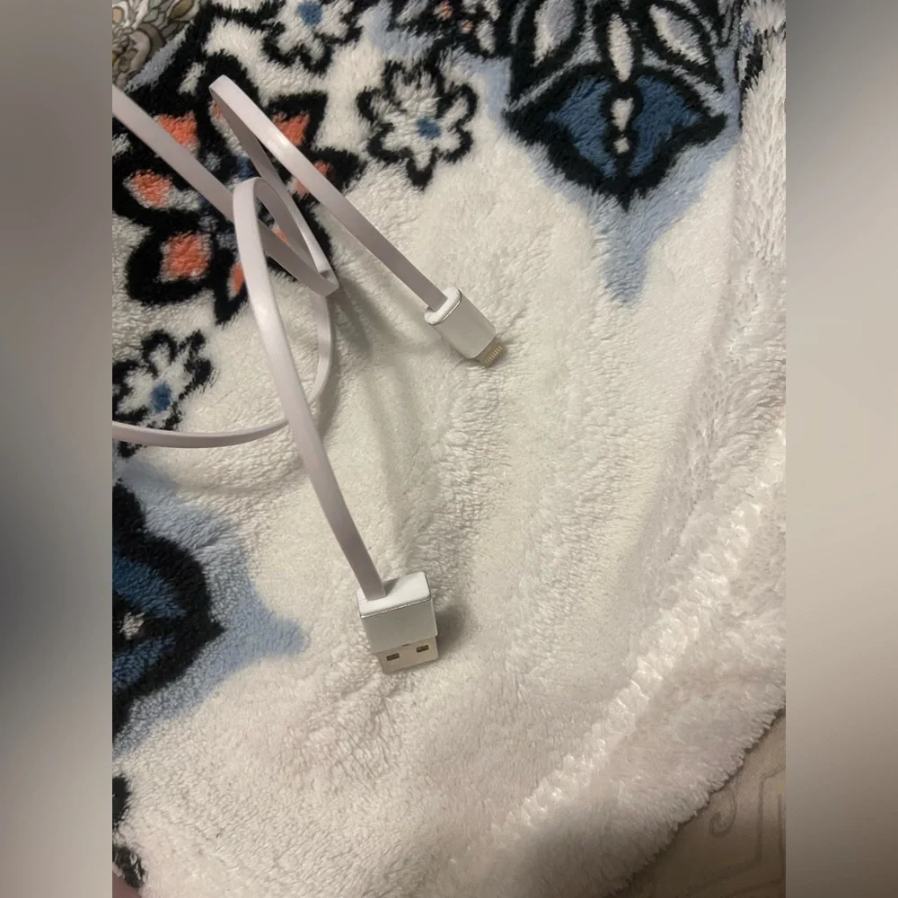 5/$10 | AEO | Pocket Charging Cable